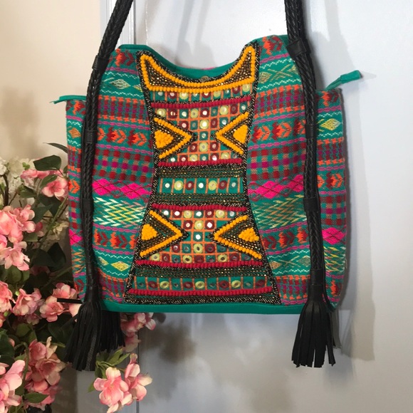 Nwot  Briella embroidered tassel tote boho style - Picture 2 of 8